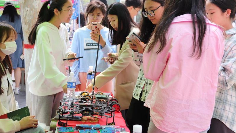 网站底部嵌入智能客服代码：提升用户体验的关键一步